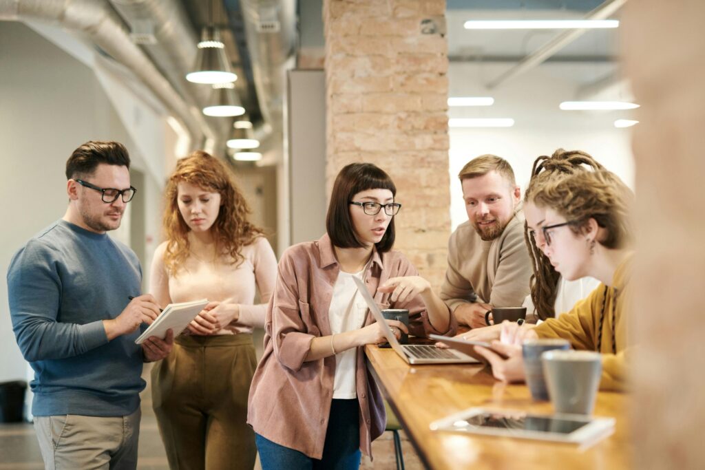 Coaching dirigeant et transformation managériale en entreprise, travail d’équipe autour d’un projet